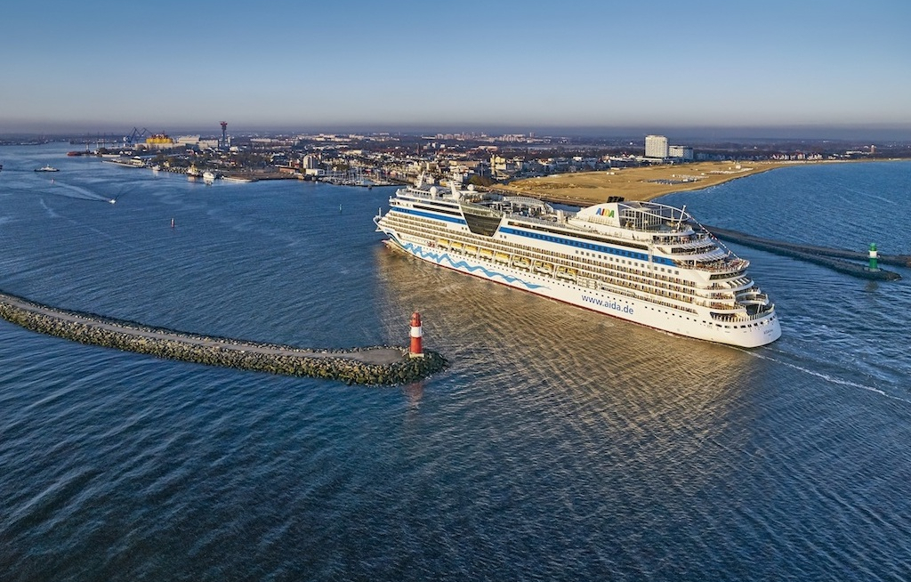 Aida-Diva eröffnet Saison in Warnemünde