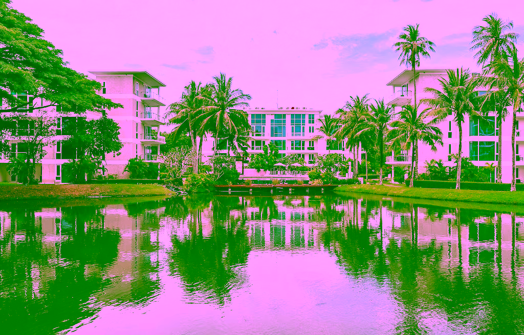Mit einem großen Wasserpark, mehr als 600 Zimmern und Villen sowie einem umfangreichen Freizeitprogramm will Rixos auf Phuket starten