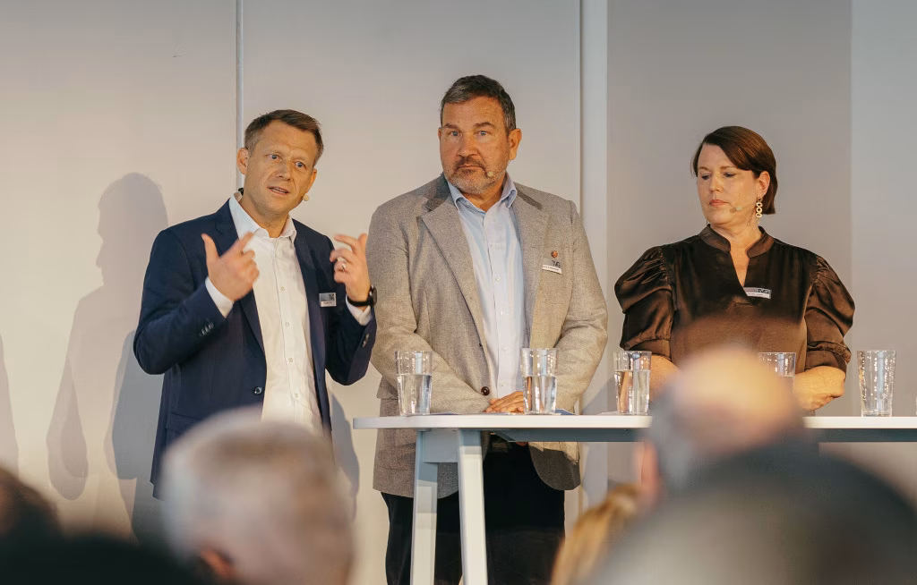 Das neue TVG-Führungsteam stellt auf der Jubiläumstagung in München seine Pläne für die Zukunft des Reisebürovertriebs vor: Hauke Moll, Dirk Faßbender und Cornelia Koch (von links)