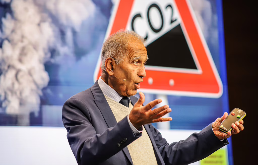 Klimaforscher Prof. Dr. Mojib Latif rüttelte die Teilnehmer des DRV-Hauptstadtkongresses auf: Mit eindringlichen Worten warnte er vor den dramatischen Folgen des Klimawandels für die Reisewirtschaft und forderte die Branche zum Handeln auf