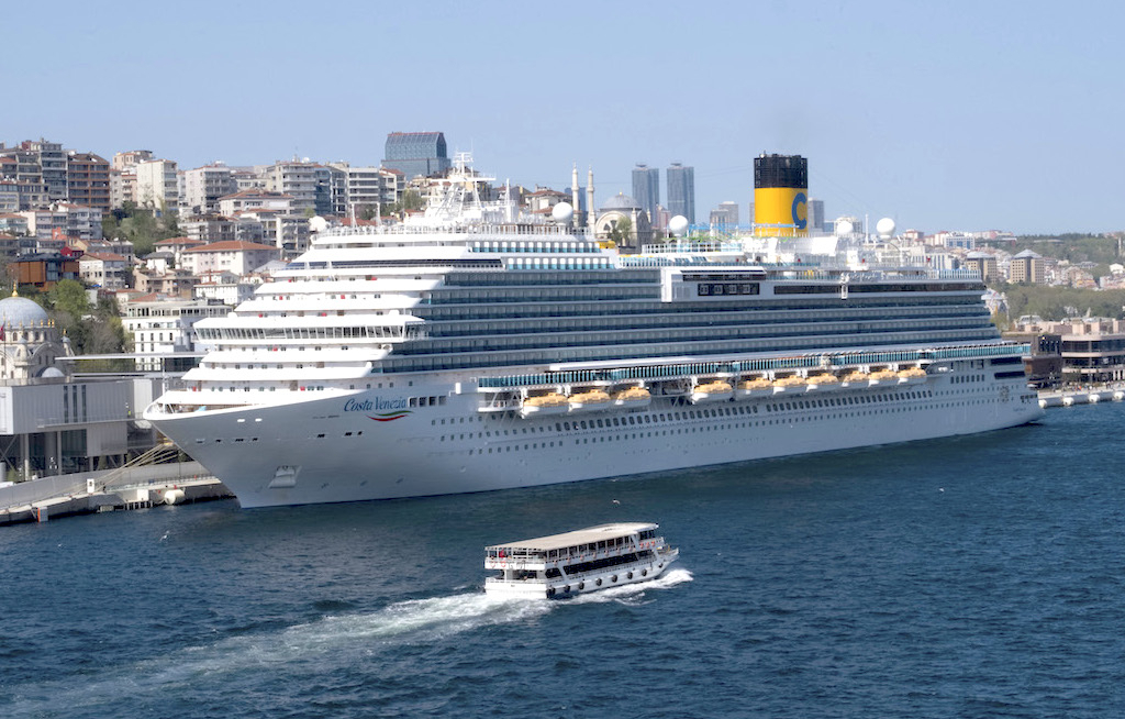 Costa startet ganzjährig in Istanbul