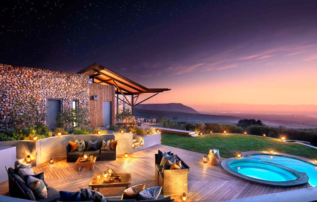 Luxuslodge im privaten Wildreservat: Hochwertige Unterkünfte wie diese prägen die Südafrika-Reisen von Feinreisen und verbinden Naturerlebnis mit Privatsphäre und Komfort