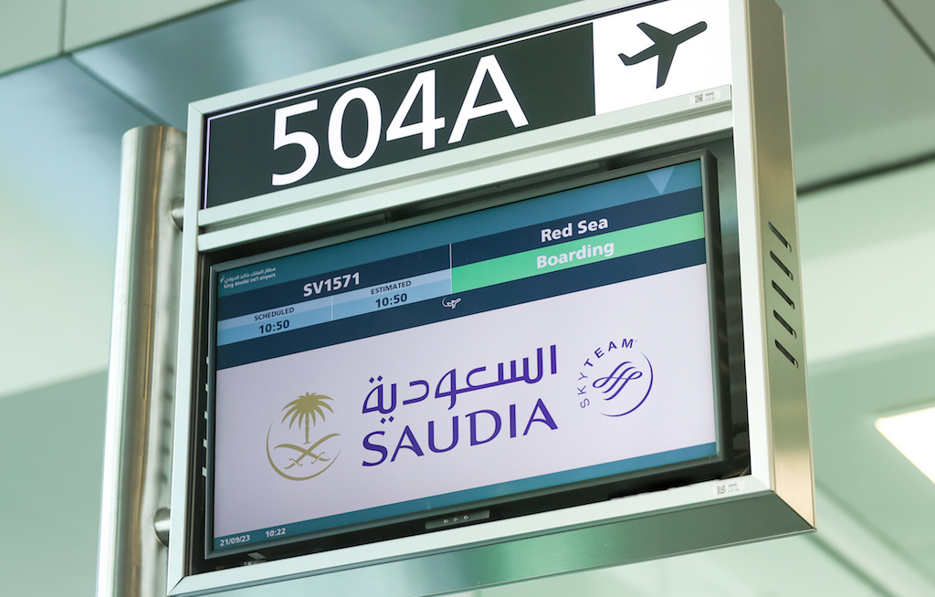 Red Sea Airport nimmt Linienverkehr auf