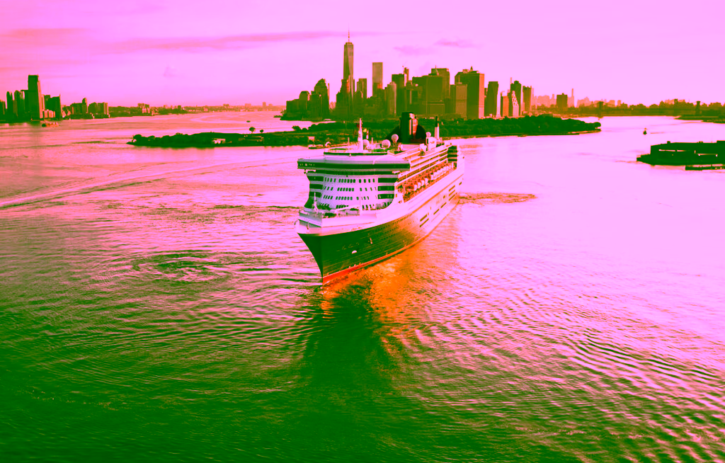 Die Queen Mary 2 bricht von Hamburg aus zu ihrer Jubiläumsfahrt nach New York auf