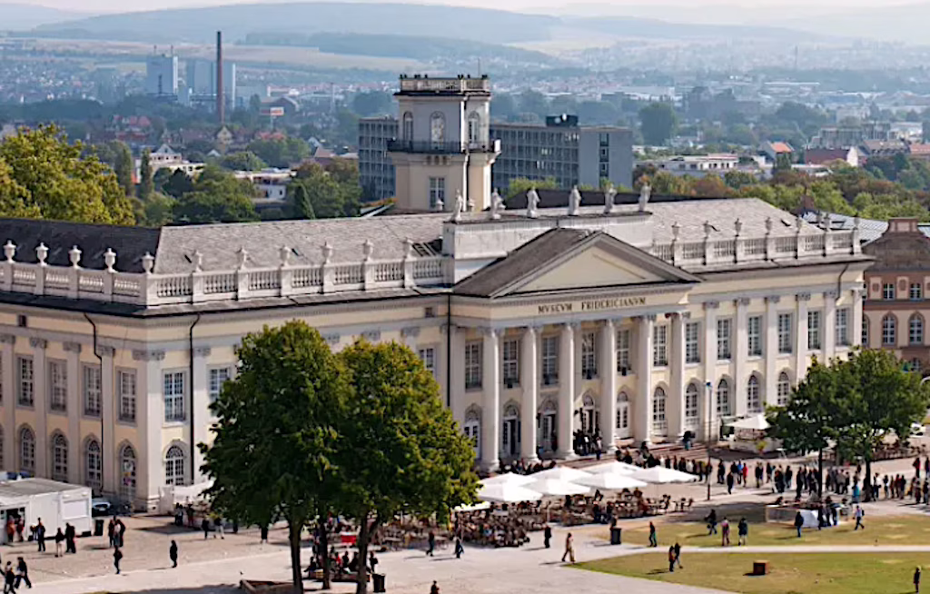 Studiosus legt Reisen zur Documenta 16 auf