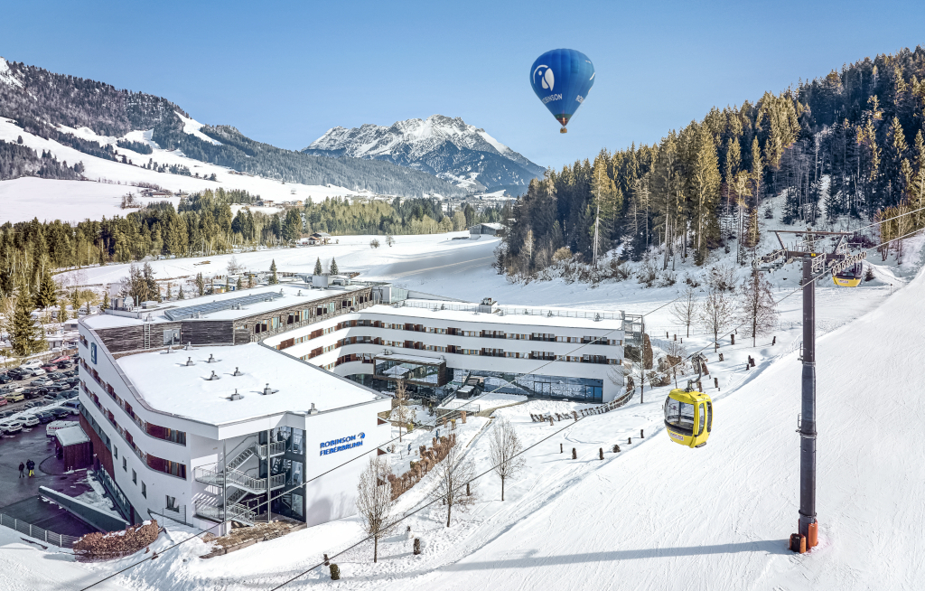 Robinson-Heißluftballon Nova hebt im Januar über Tirol ab