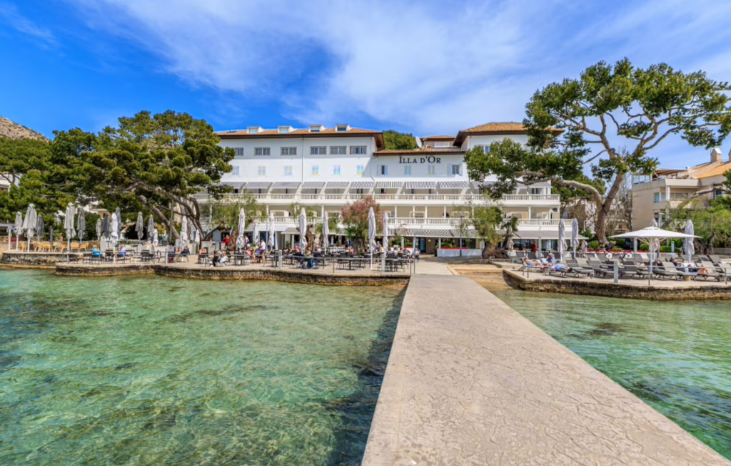 Das Hotel Illa D’Or in Port de Pollença auf Mallorca gehört zu den Neuzugängen im Sommerprogramm 2027 der Anex Gruppe. Das Haus liegt direkt am Wasser an der Promenade Pine Walk