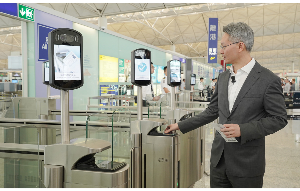 Flughafen nimmt E-Gates in Betrieb